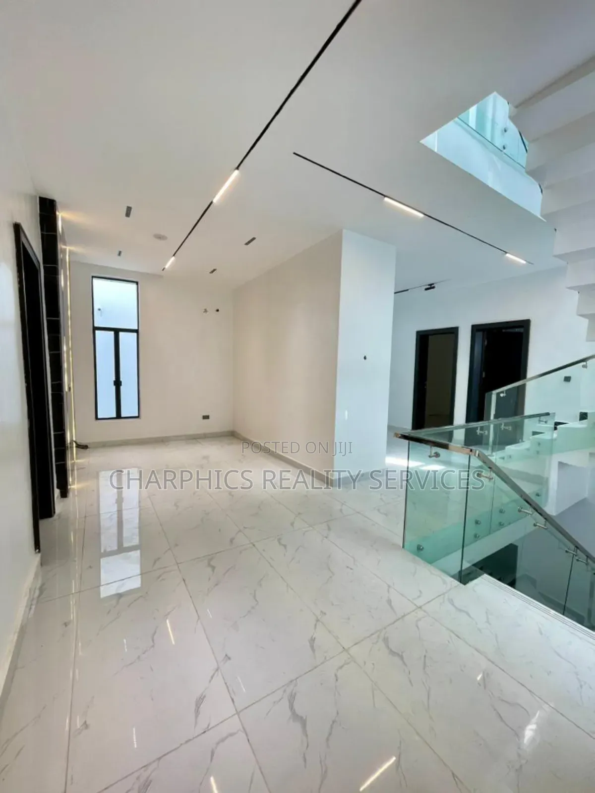 5bdrm Duplex in Lekki Phase 1 for sale in Lekki Phase 1