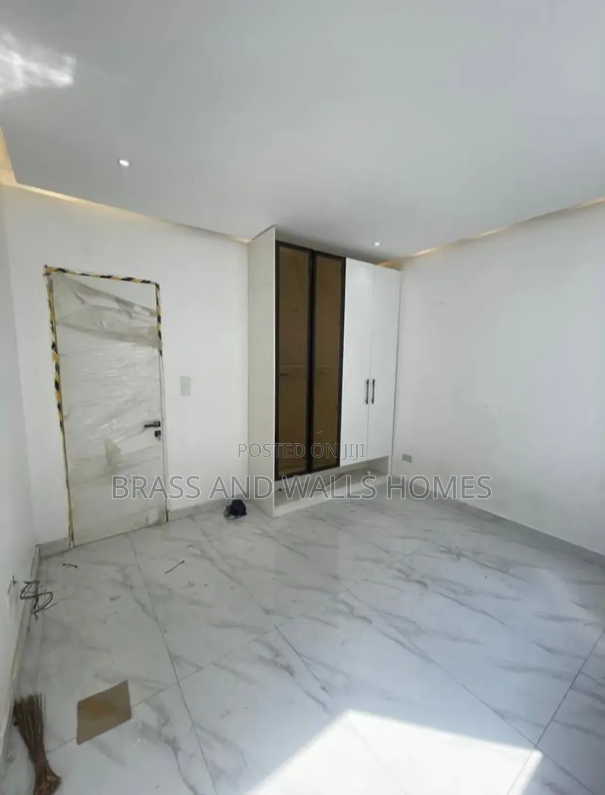 Furnished 2bdrm Apartment in Lekki Phase 1 for sale in Lekki Phase 1