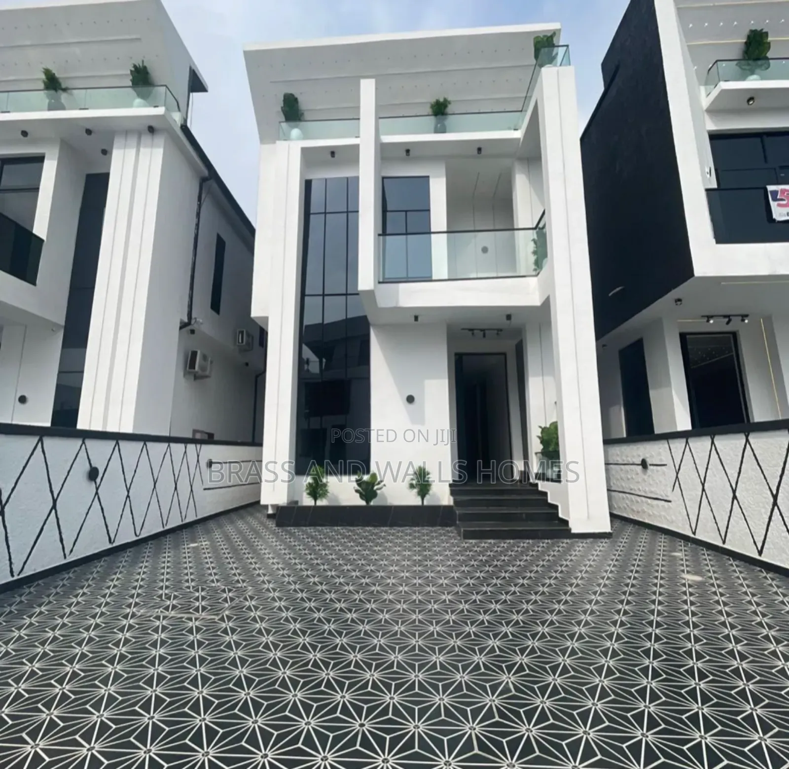 Furnished 5bdrm Duplex in Chevron for sale in Chevron