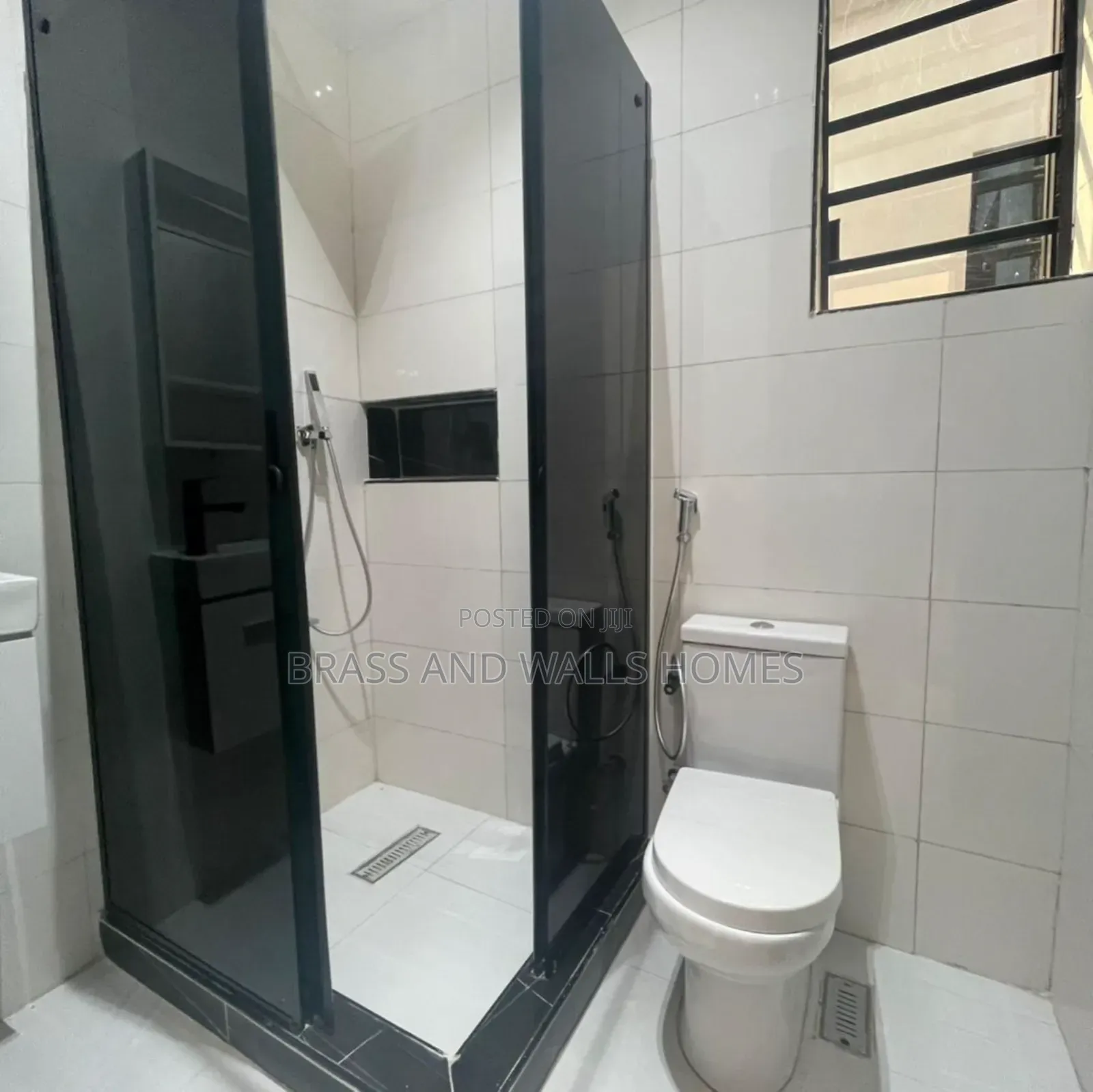 Furnished 5bdrm Duplex in Chevron for sale in Chevron