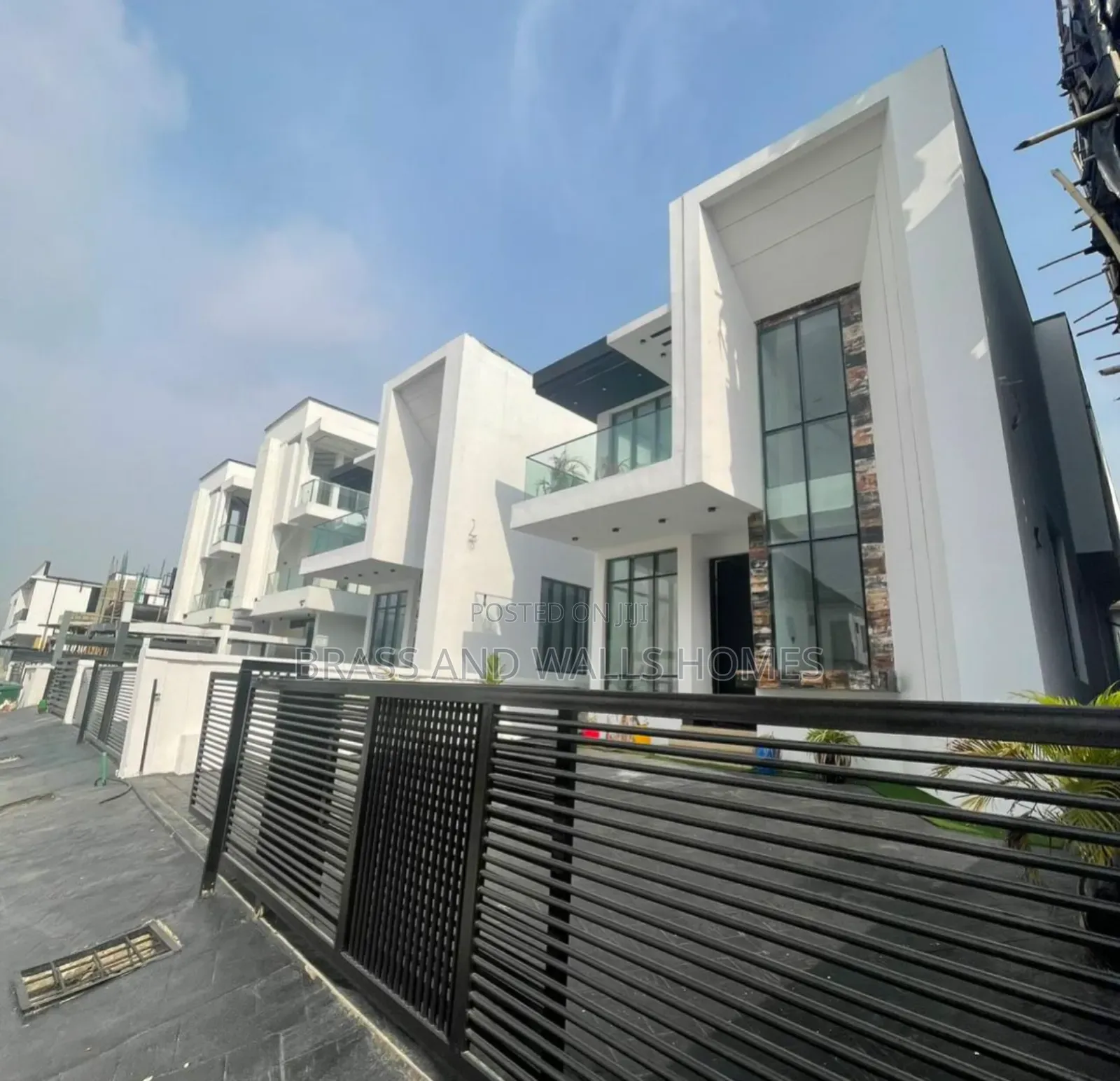 Furnished 5bdrm Duplex in Chevron for sale in Chevron