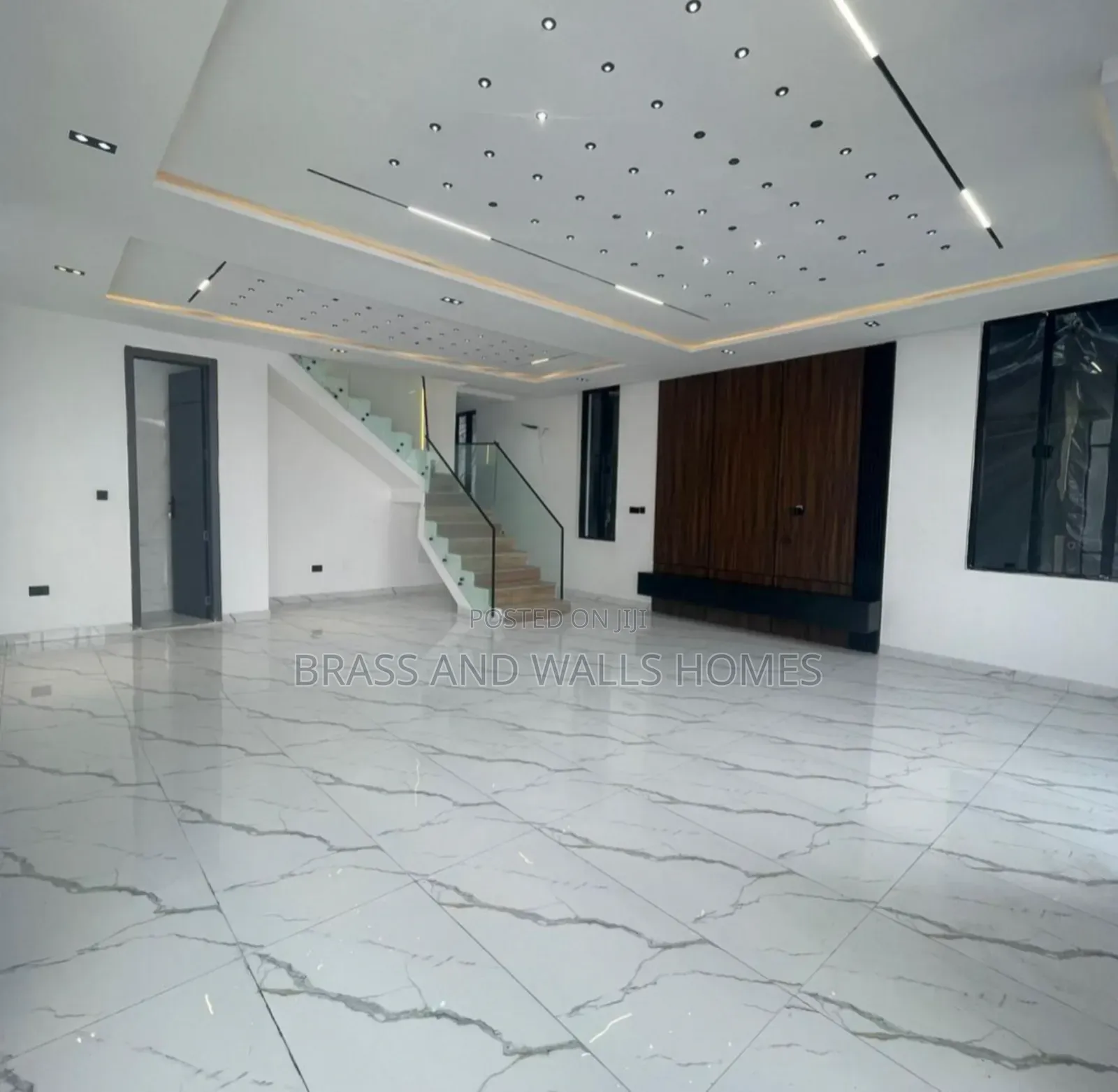 Furnished 5bdrm Duplex in Chevron for sale in Chevron