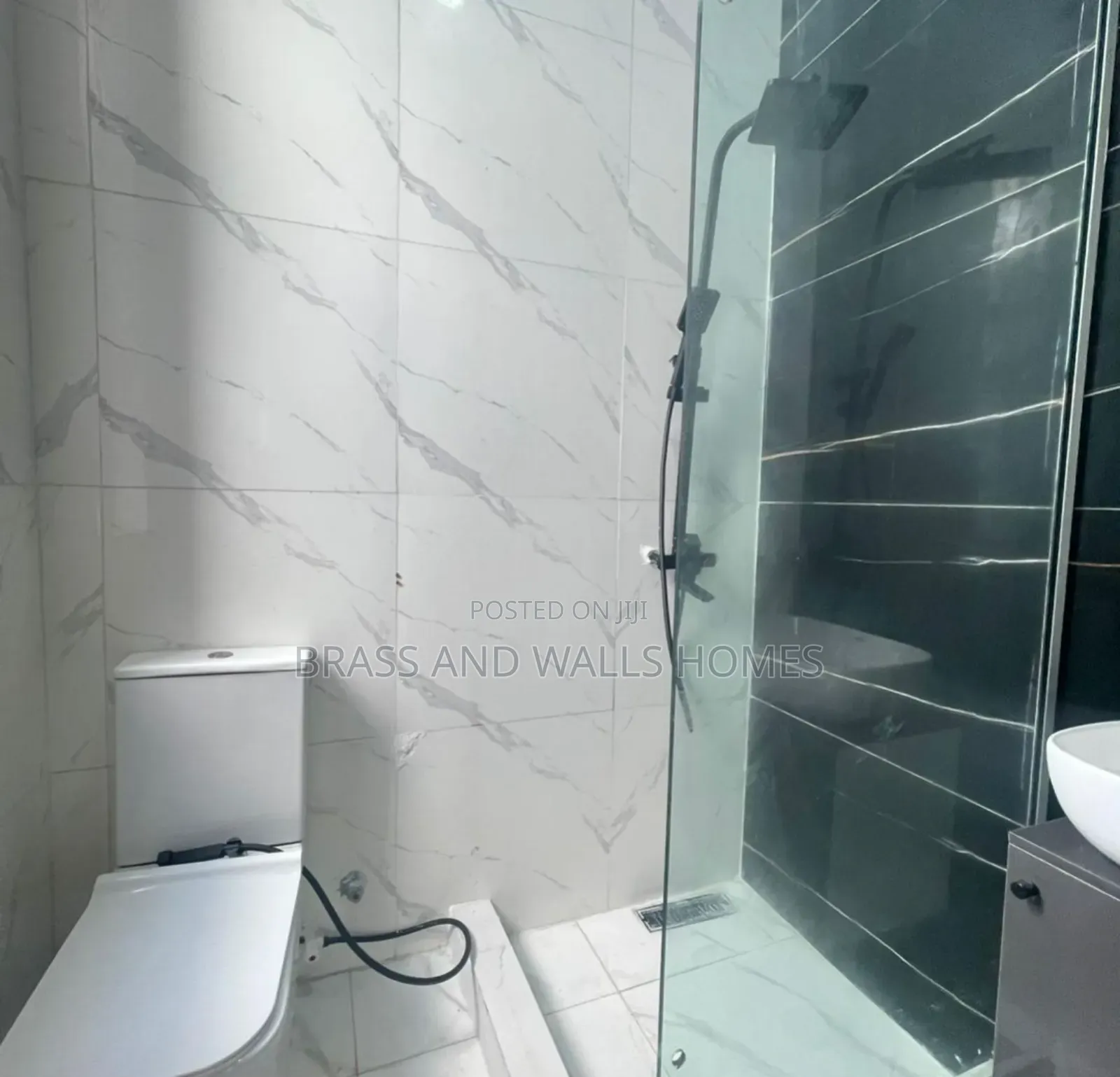 Furnished 5bdrm Duplex in Chevron for sale in Chevron