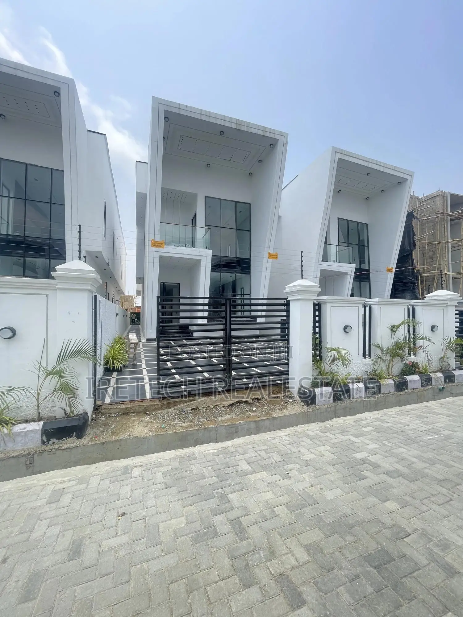 5bdrm Duplex in Ajah In A Gated for sale in Ado / Ajah
