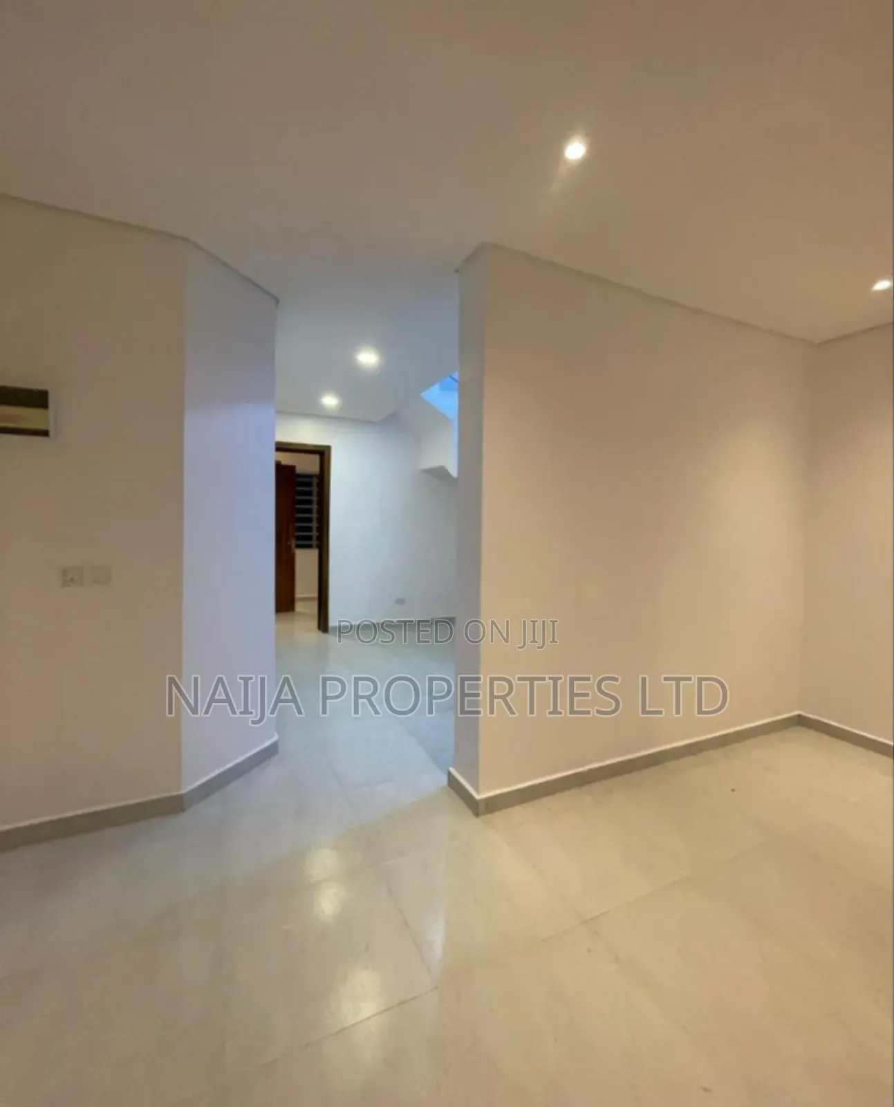 4bdrm Duplex in Chevron for rent in Chevron