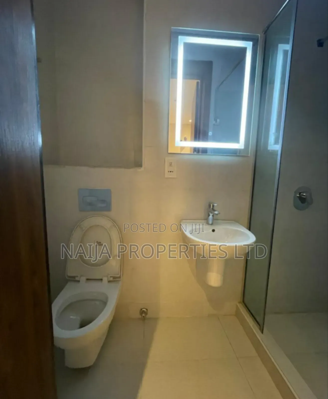 4bdrm Duplex in Chevron for rent in Chevron