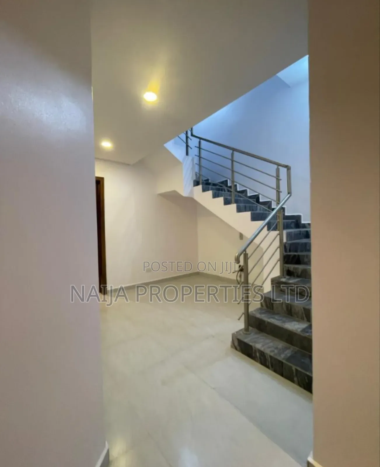 4bdrm Duplex in Chevron for rent in Chevron