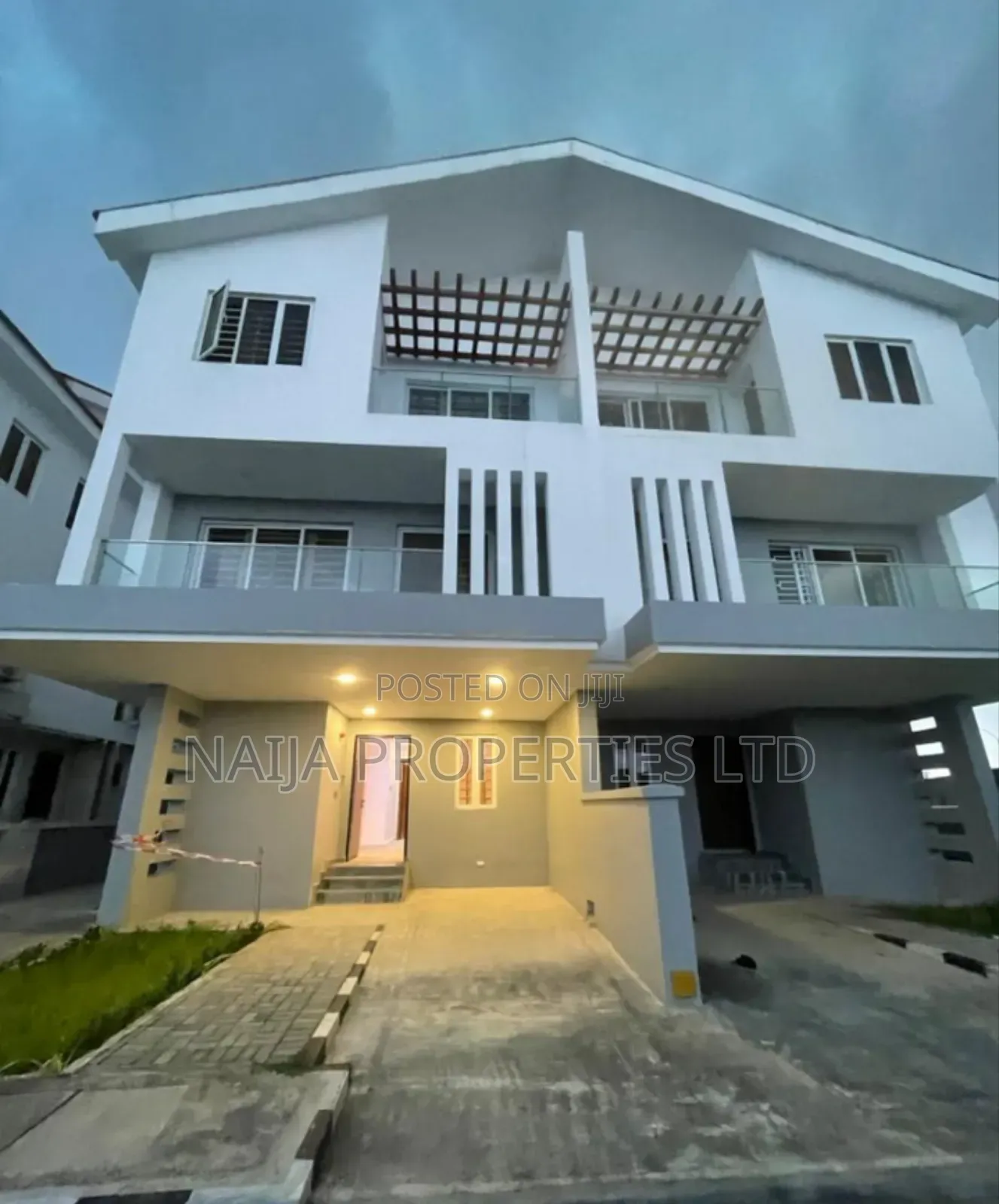 4bdrm Duplex in Chevron for rent in Chevron