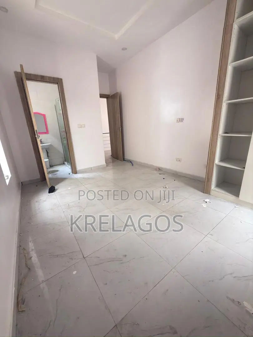 4bdrm Duplex in Ikota for rent in Ikota