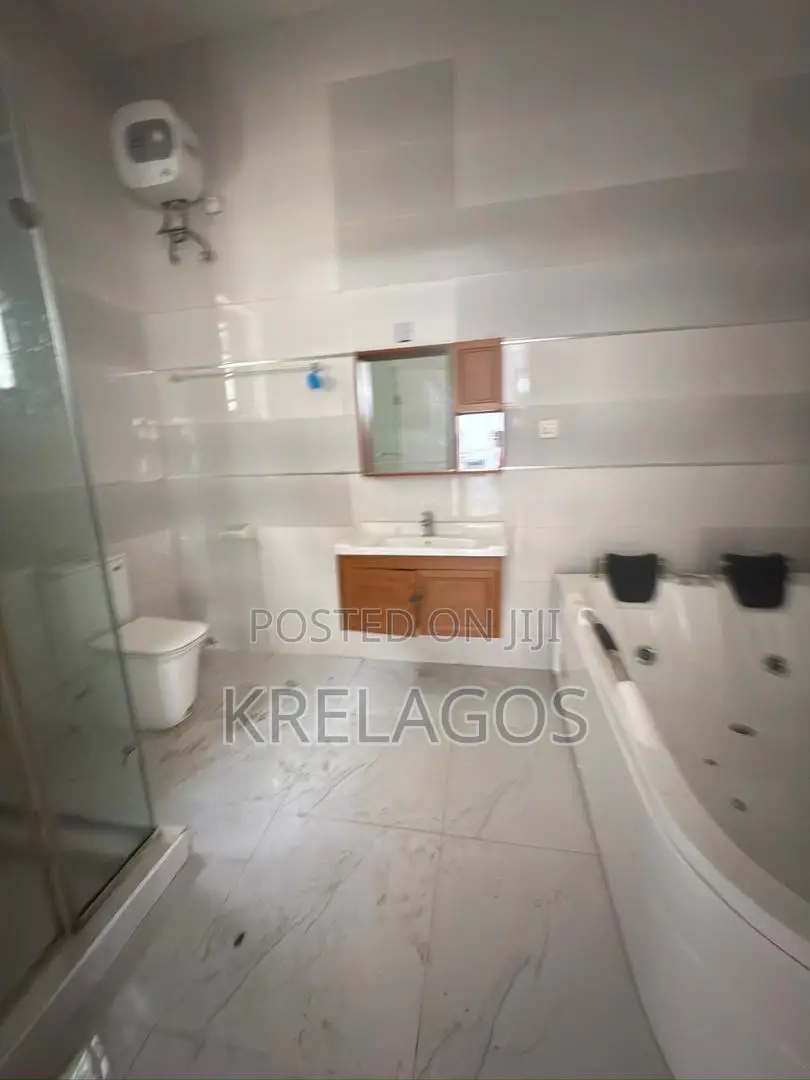 4bdrm Duplex in Ikota for rent in Ikota