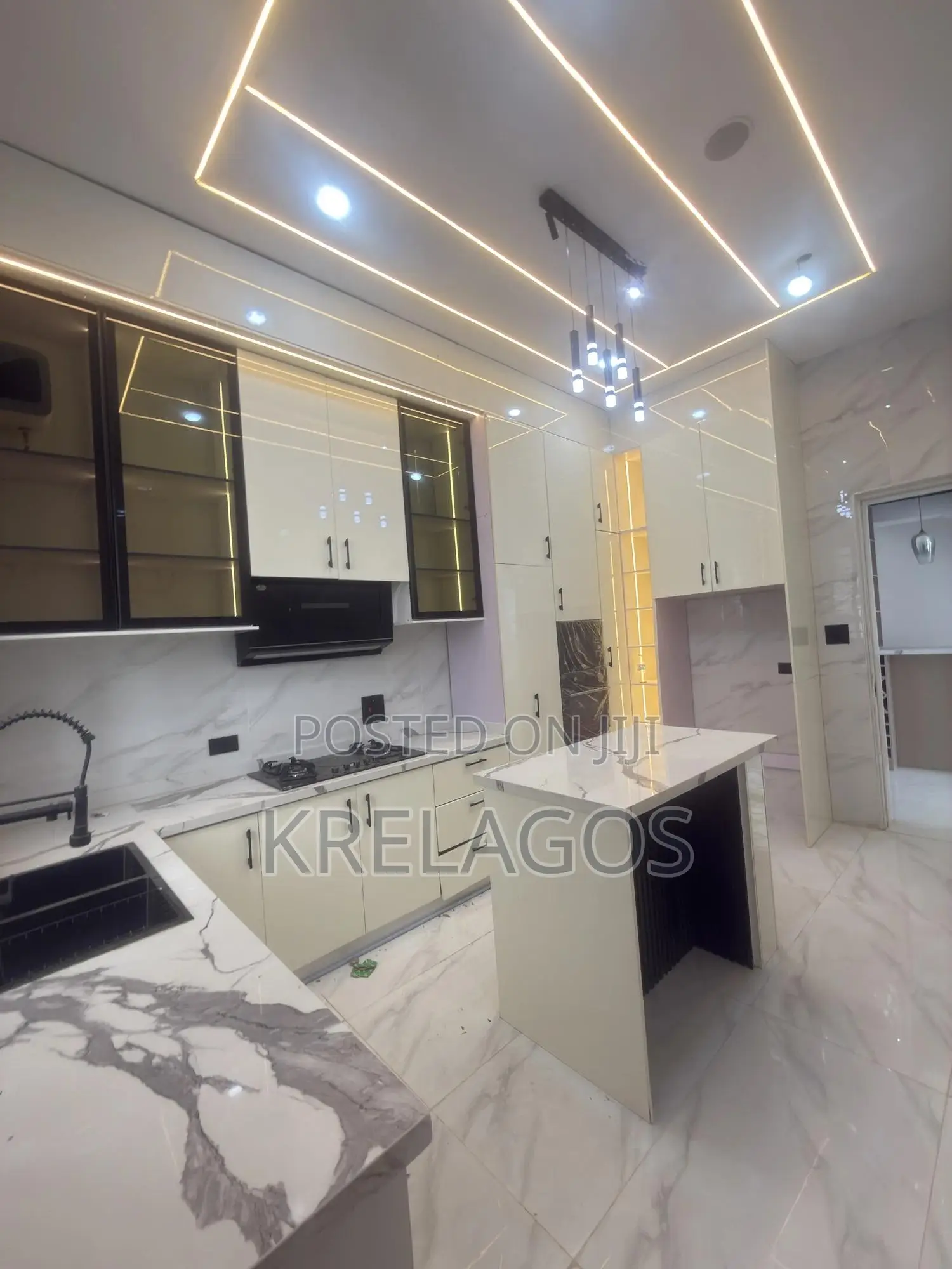 5bdrm Duplex in Ikota for sale in Ikota