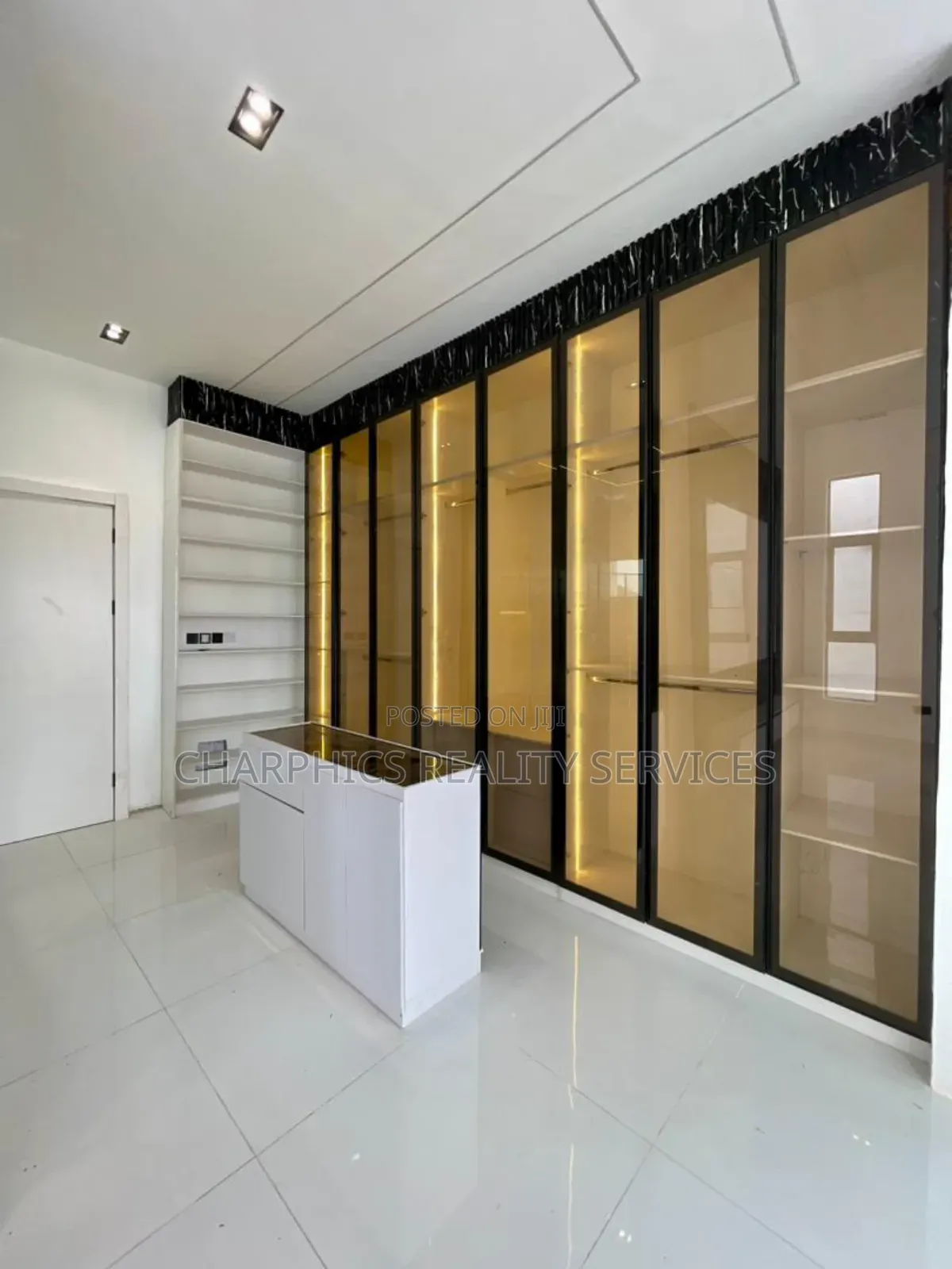 5bdrm Duplex in Ikota for sale in Ikota