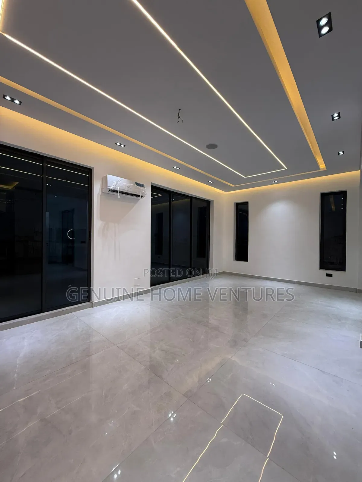 5bdrm Duplex in Cowrie Creek, Ikate for sale in Ikate