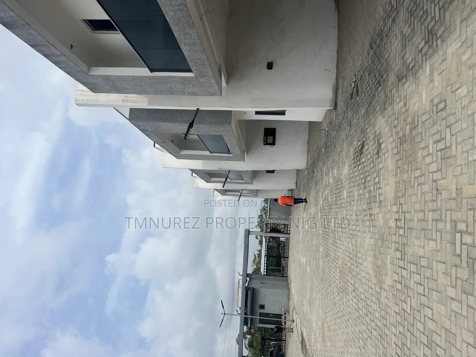 3bdrm Duplex in Ogombo for sale in Ogombo