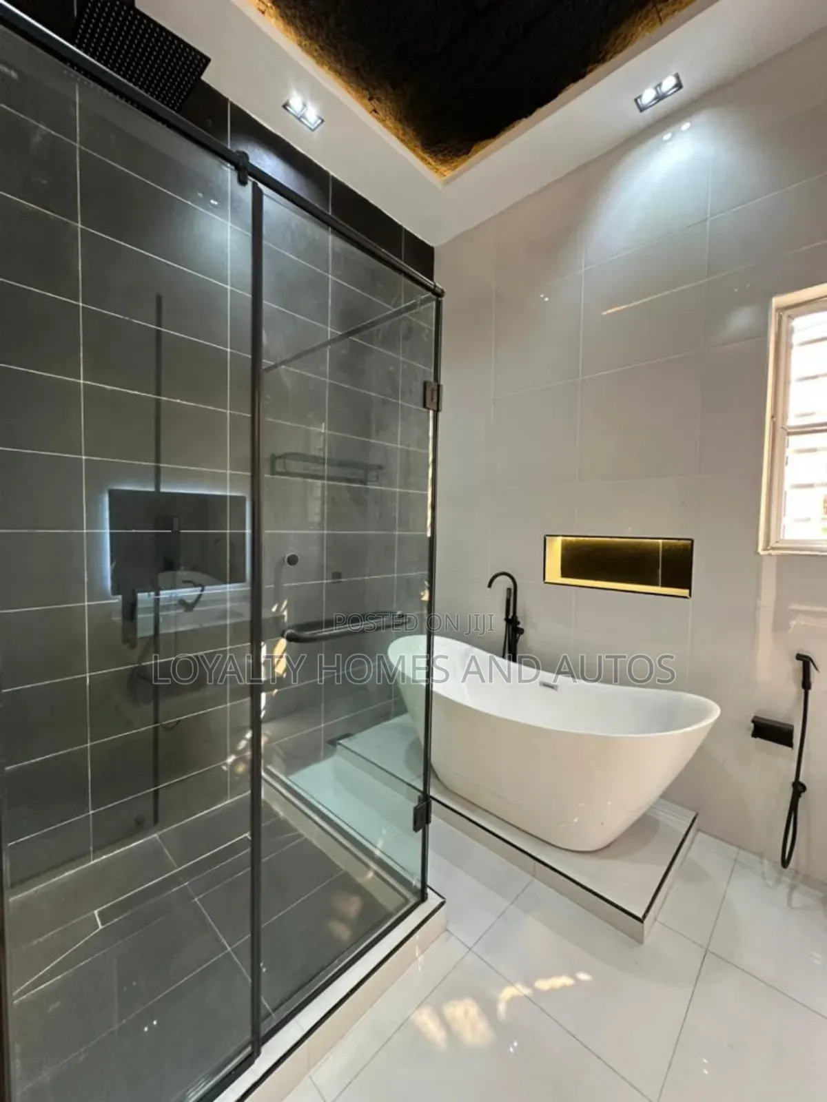 5bdrm Duplex in Lekki Phase 1 for sale in Lekki Phase 1