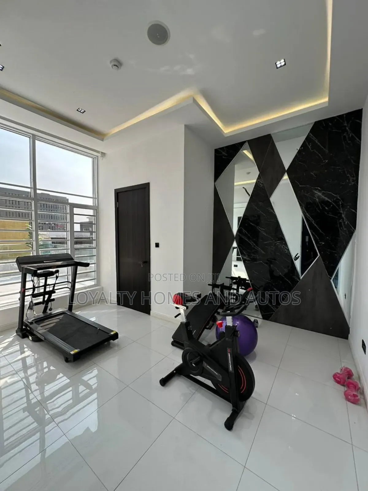 5bdrm Duplex in Lekki Phase 1 for sale in Lekki Phase 1