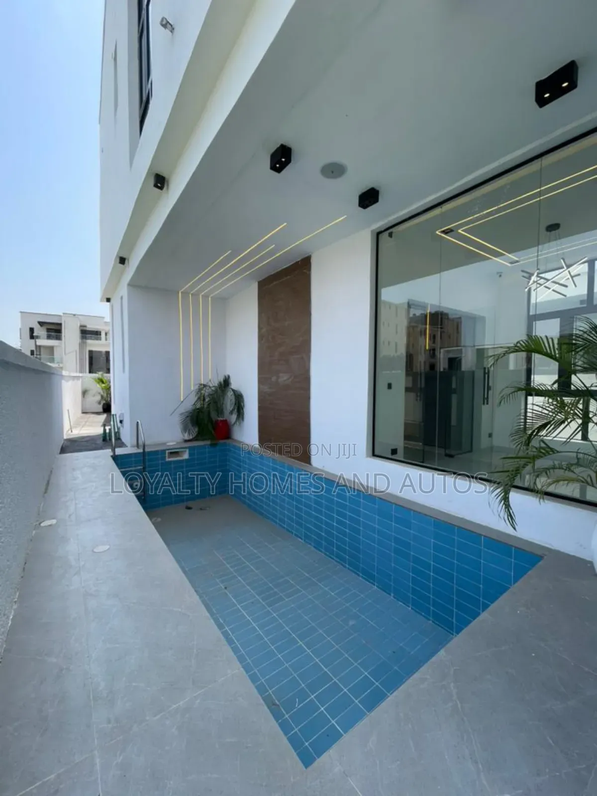 5bdrm Duplex in Ikota for sale in Ikota