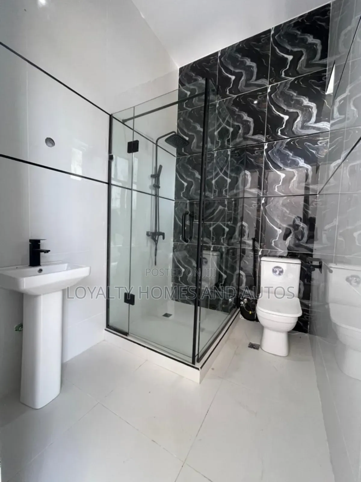 5bdrm Duplex in Ikota for sale in Ikota