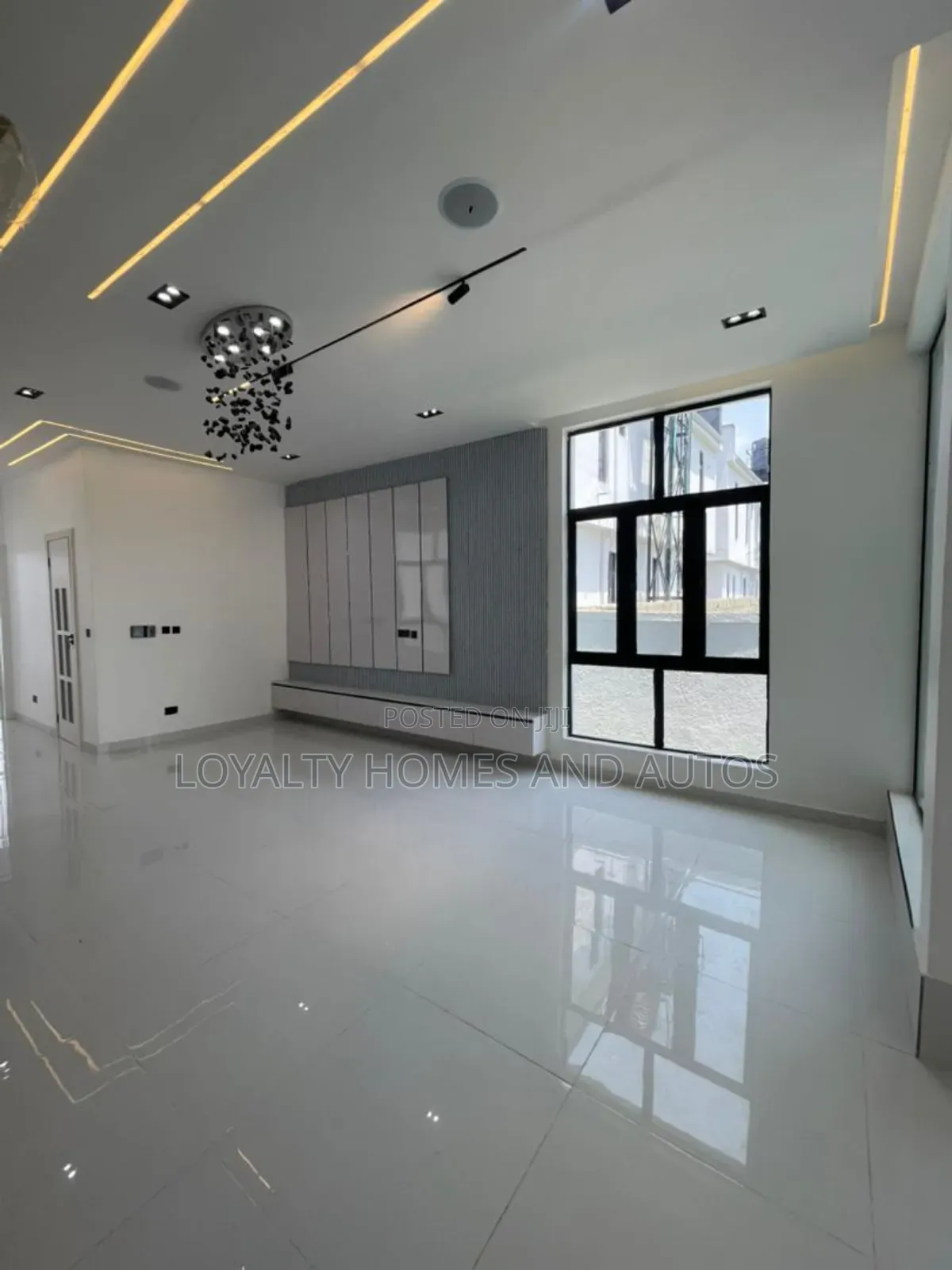 5bdrm Duplex in Ikota for sale in Ikota
