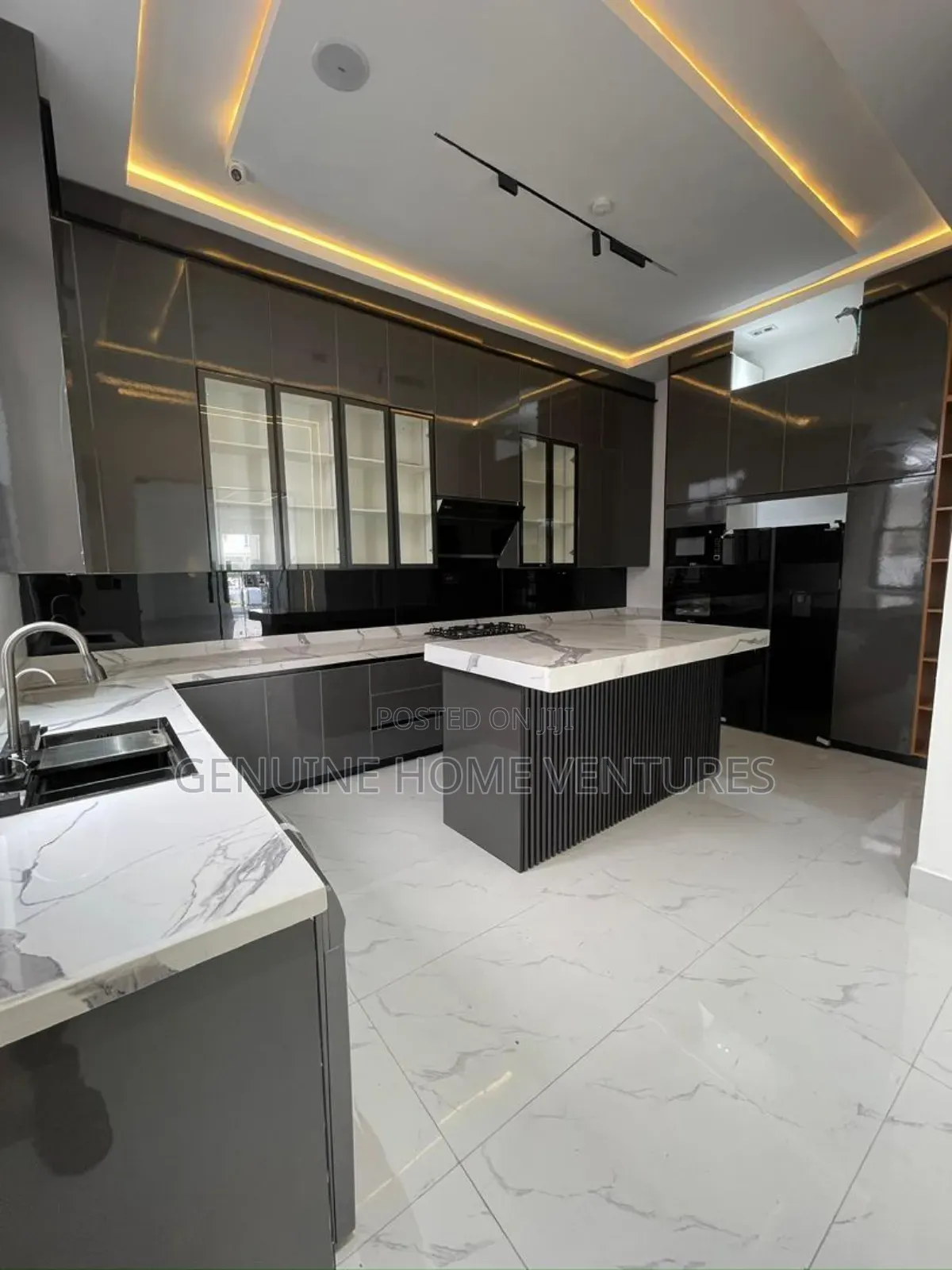 5bdrm Duplex in Lekki County Ikota for sale in Ikota