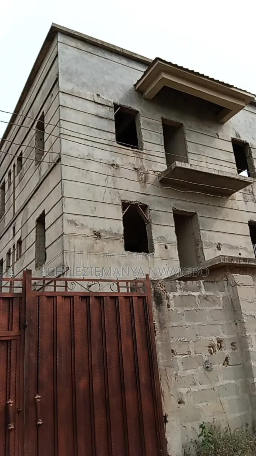 12bdrm Block of Flats in Lodu Estate Phase 1, Umuahia for sale in Umuahia