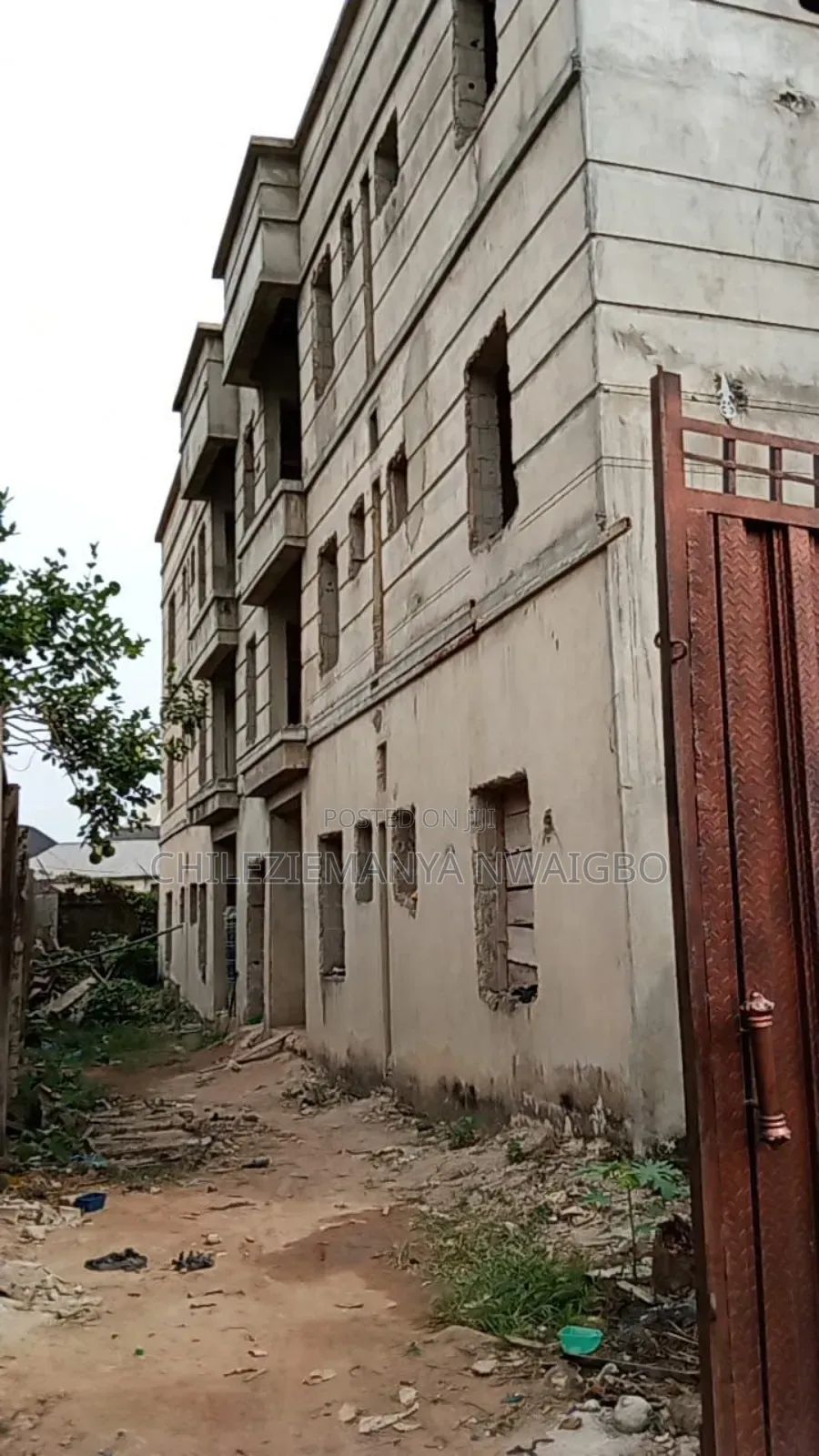 12bdrm Block of Flats in Lodu Estate Phase 1, Umuahia for sale in Umuahia
