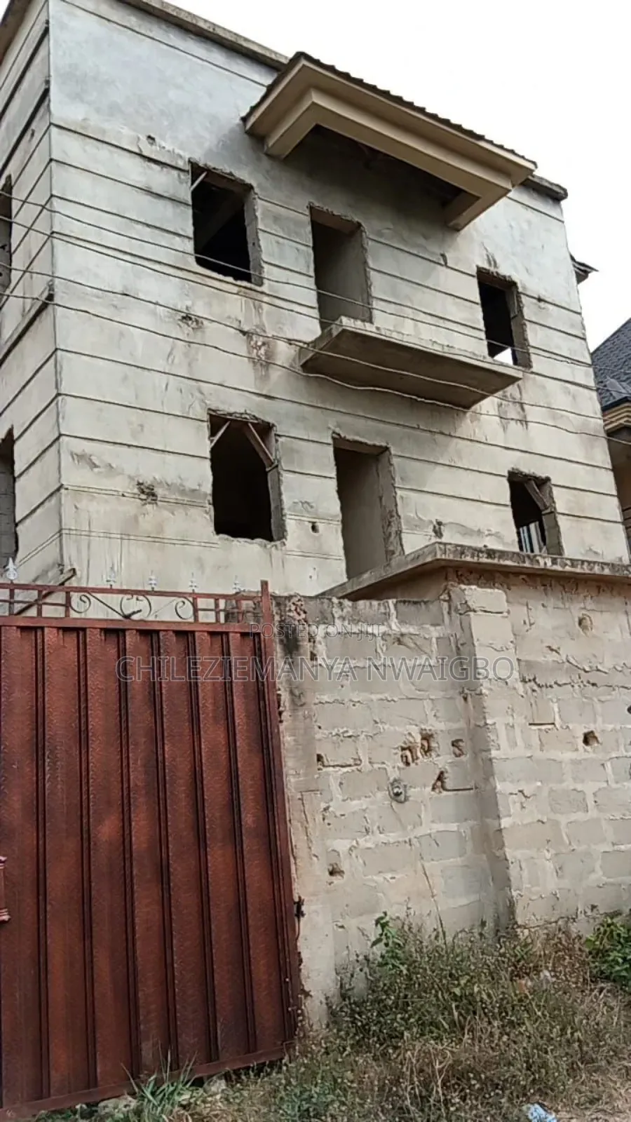 12bdrm Block of Flats in Lodu Estate Phase 1, Umuahia for sale in Umuahia