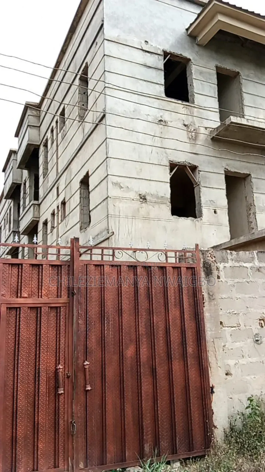 12bdrm Block of Flats in Lodu Estate Phase 1, Umuahia for sale in Umuahia