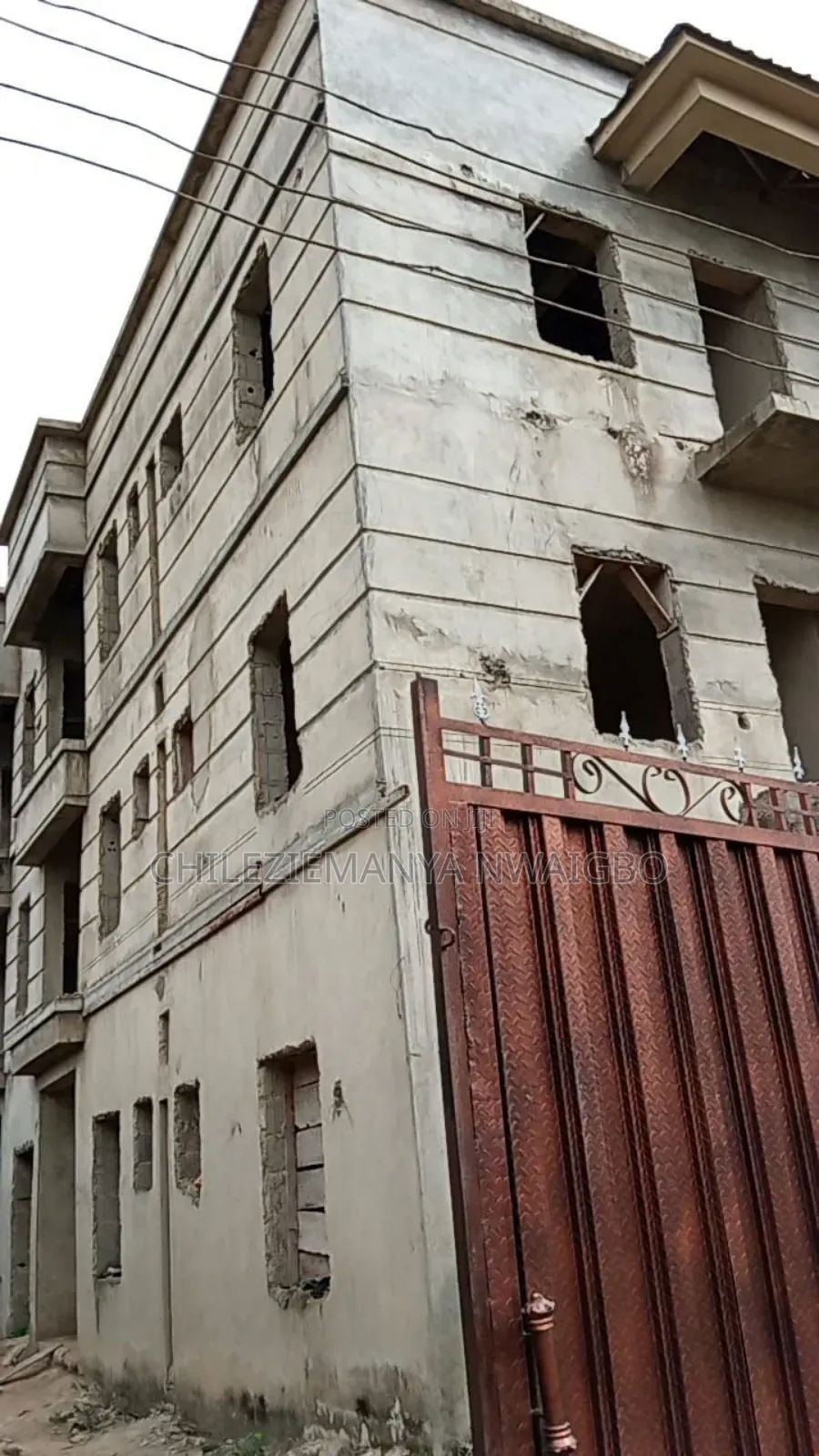 12bdrm Block of Flats in Lodu Estate Phase 1, Umuahia for sale in Umuahia