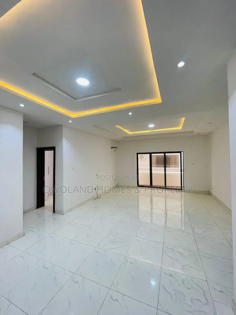 3bdrm Block of Flats in Lekki Phase 1 for rent in Lekki Phase 1