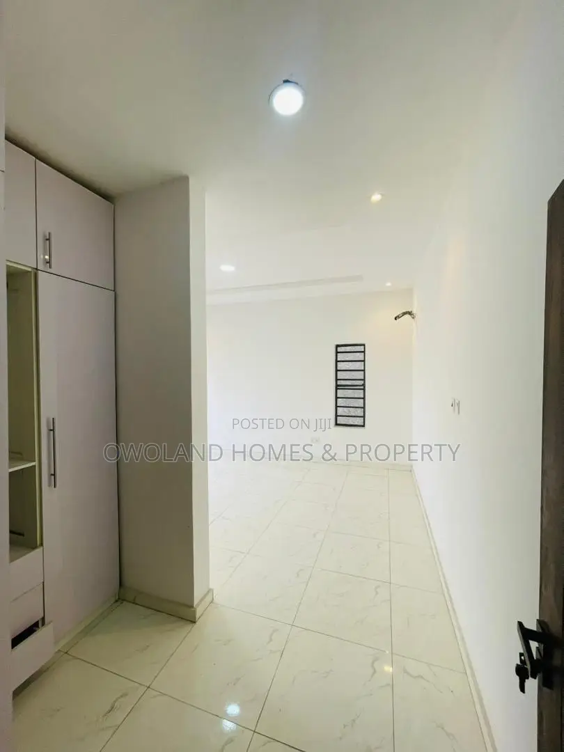 3bdrm Block of Flats in Lekki Phase 1 for rent in Lekki Phase 1