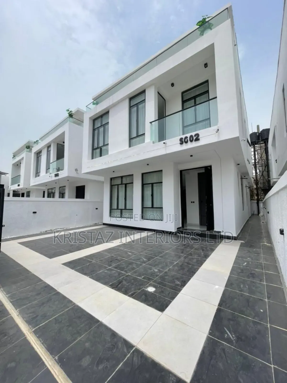 5bdrm Duplex in Chevron for sale in Chevron
