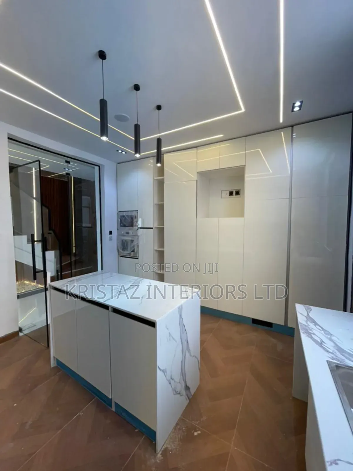 5bdrm Duplex in Chevron for sale in Chevron