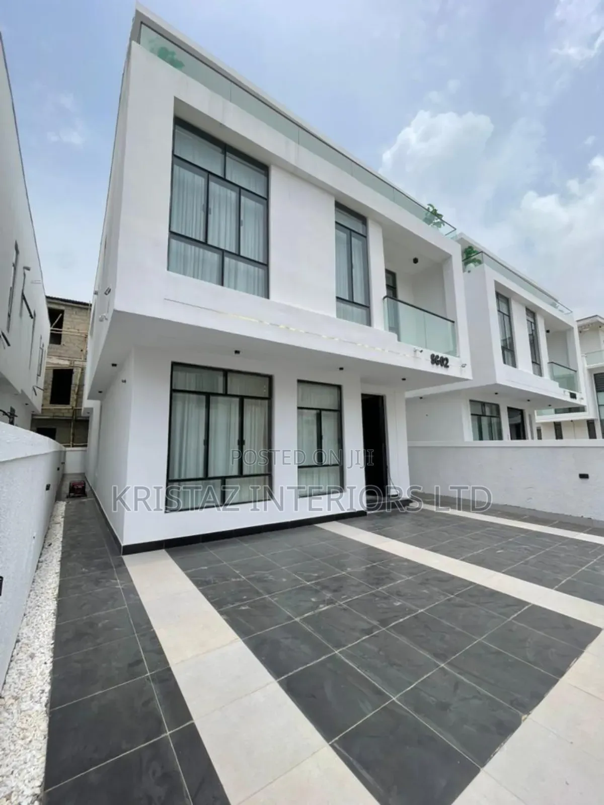 5bdrm Duplex in Chevron for sale in Chevron