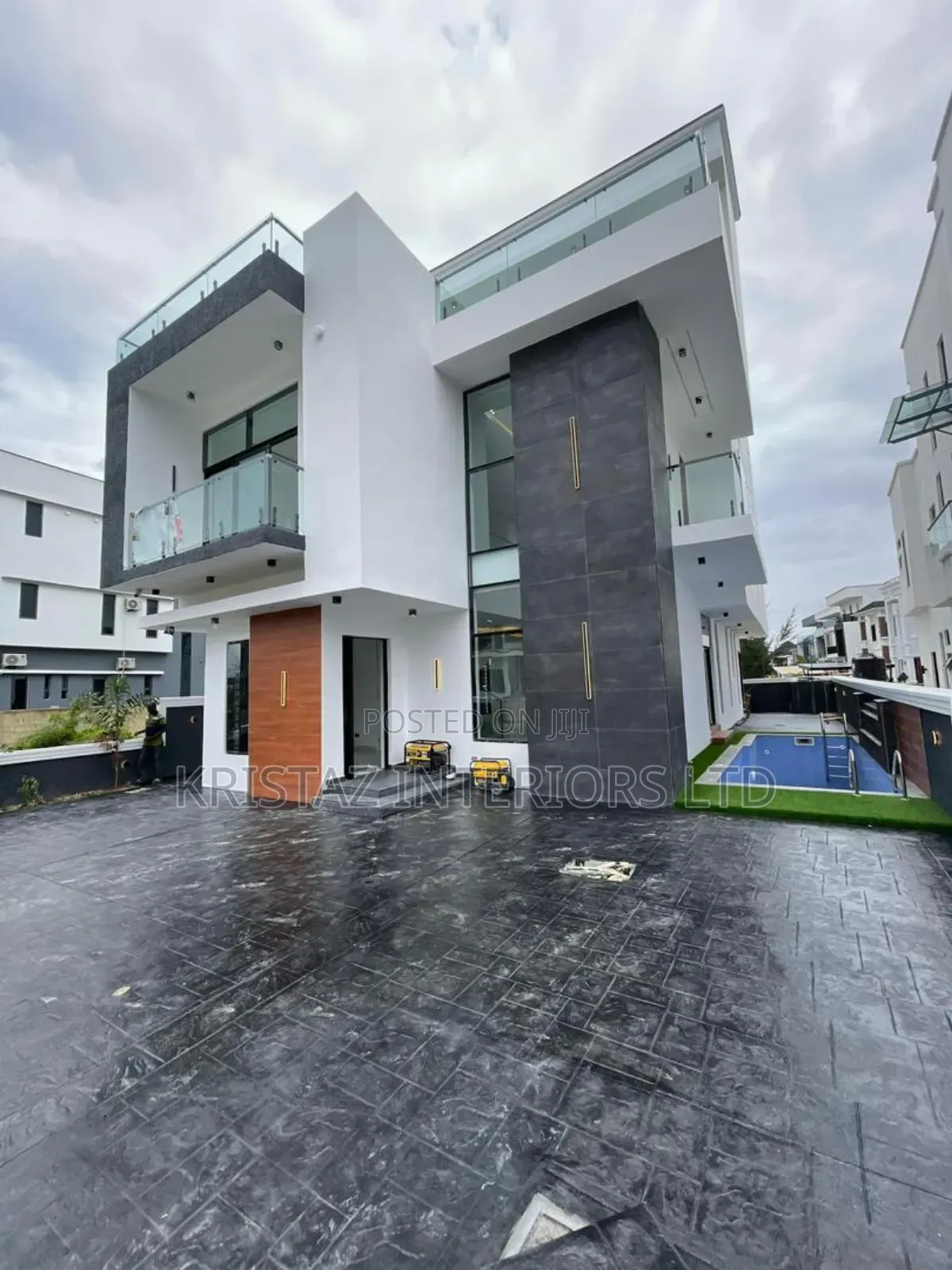5bdrm Duplex in Ikota for sale in Ikota