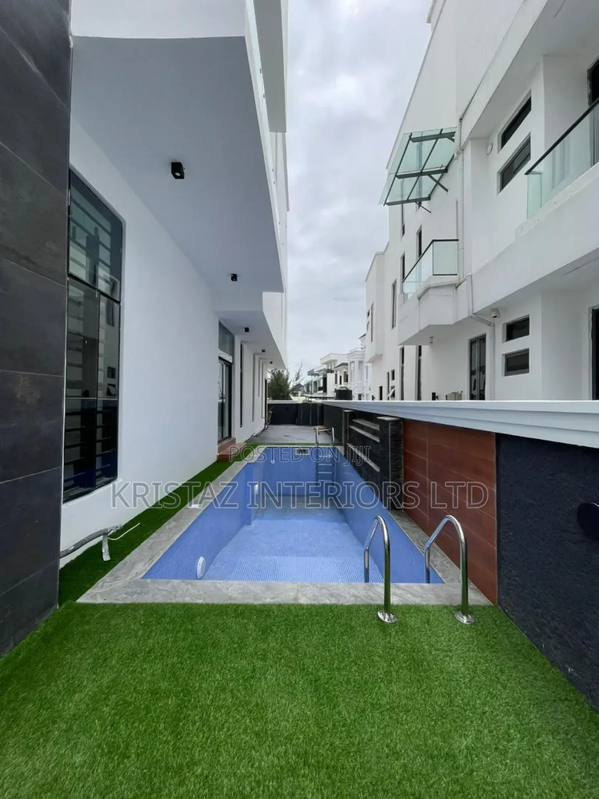 5bdrm Duplex in Ikota for sale in Ikota