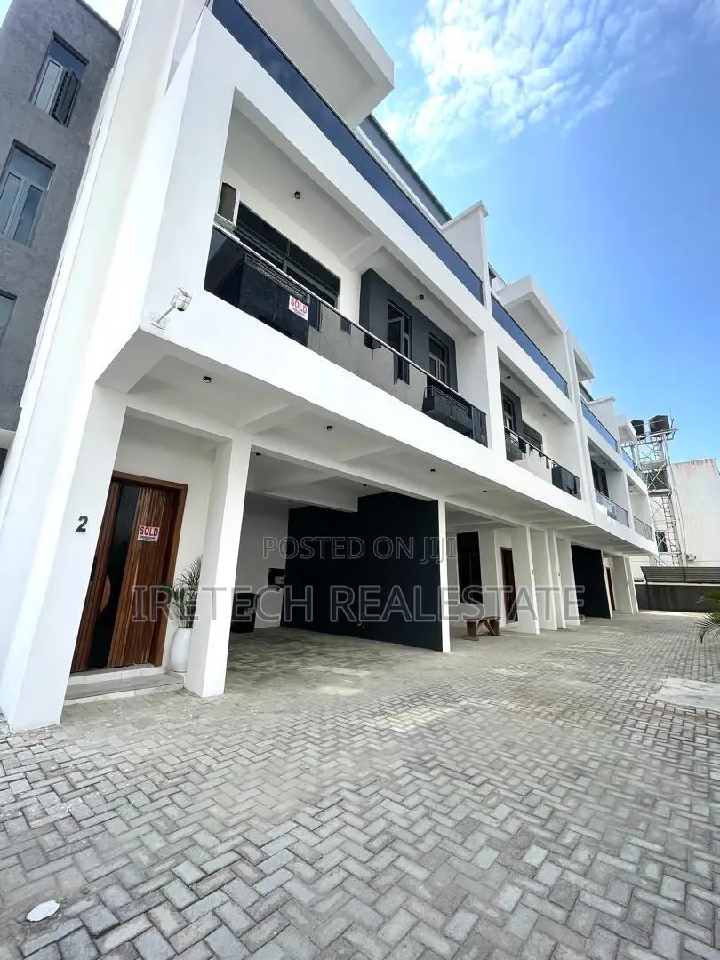 4bdrm Townhouse/Terrace in Secured Estate, Ologolo for sale in Ologolo