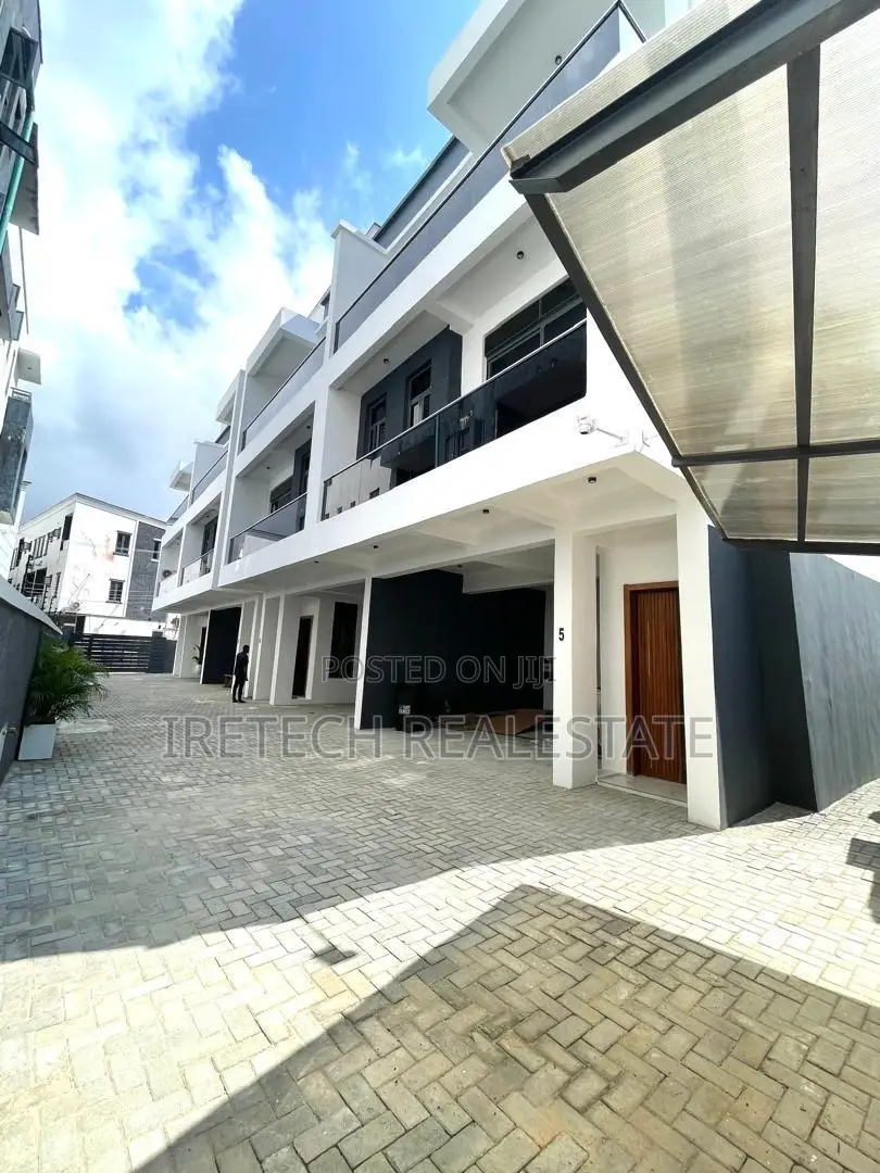 4bdrm Townhouse/Terrace in Secured Estate, Ologolo for sale in Ologolo
