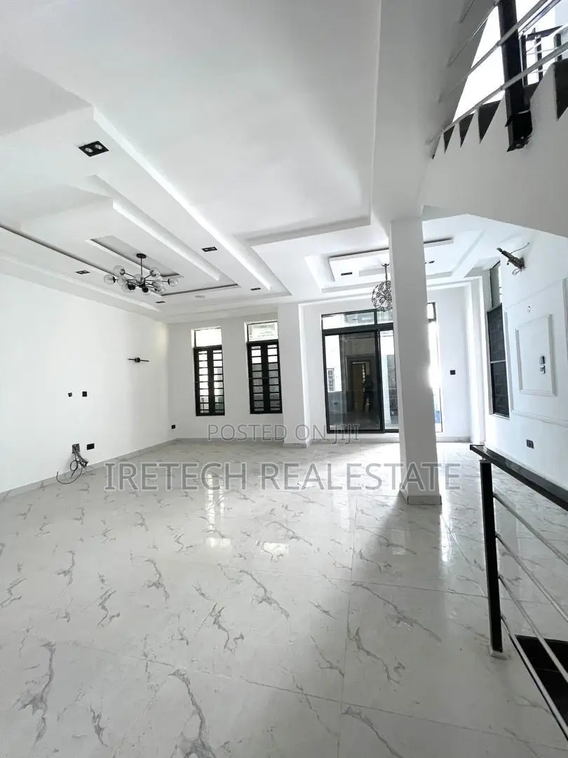 4bdrm Townhouse/Terrace in Secured Estate, Ologolo for sale in Ologolo