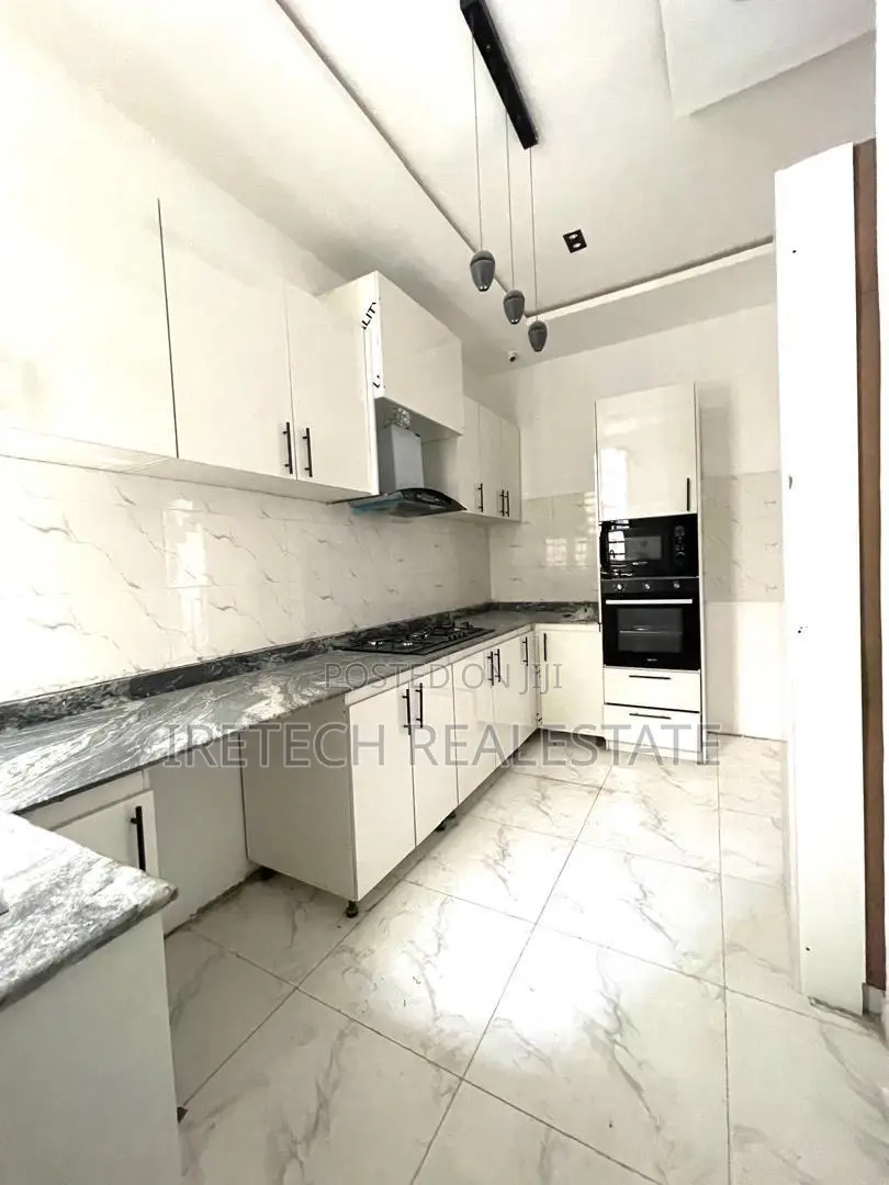4bdrm Townhouse/Terrace in Secured Estate, Ologolo for sale in Ologolo
