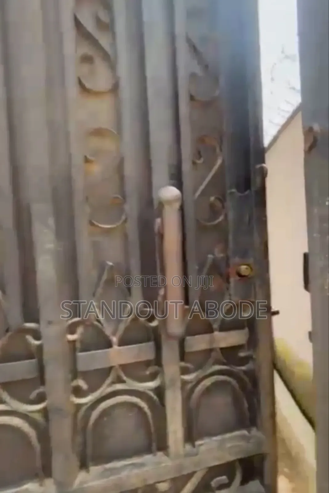 3bdrm Block of Flats in Secure Location, Akowonjo for sale in Akowonjo