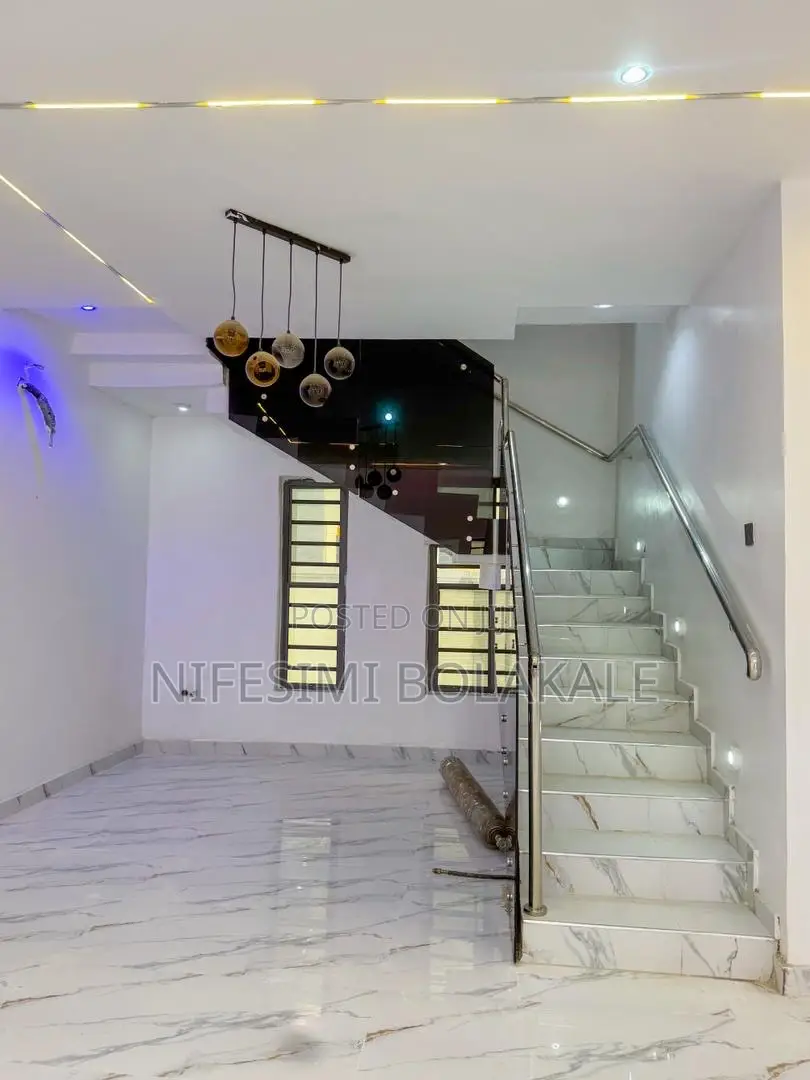 5bdrm Duplex in Zoe, Oluyole Estate, for sale in Oluyole Estate