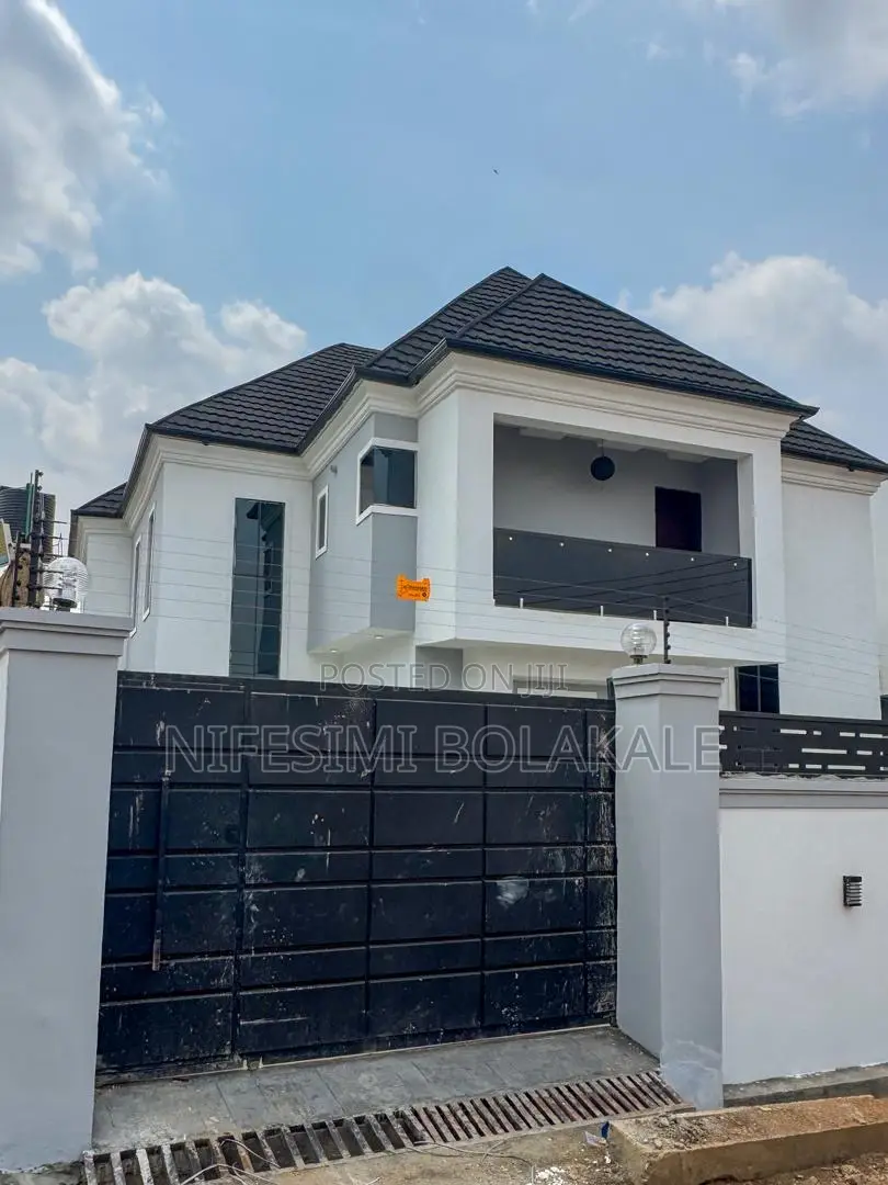 5bdrm Duplex in Zoe, Oluyole Estate, for sale in Oluyole Estate