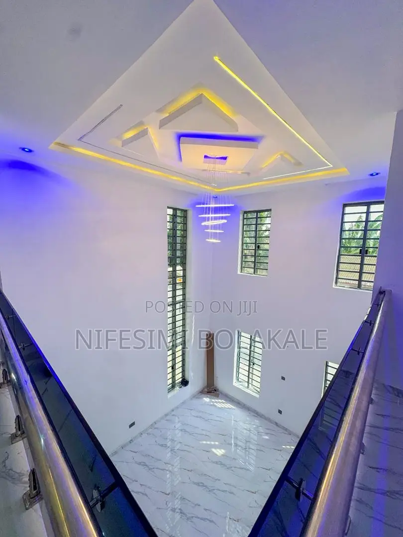5bdrm Duplex in Zoe, Oluyole Estate, for sale in Oluyole Estate