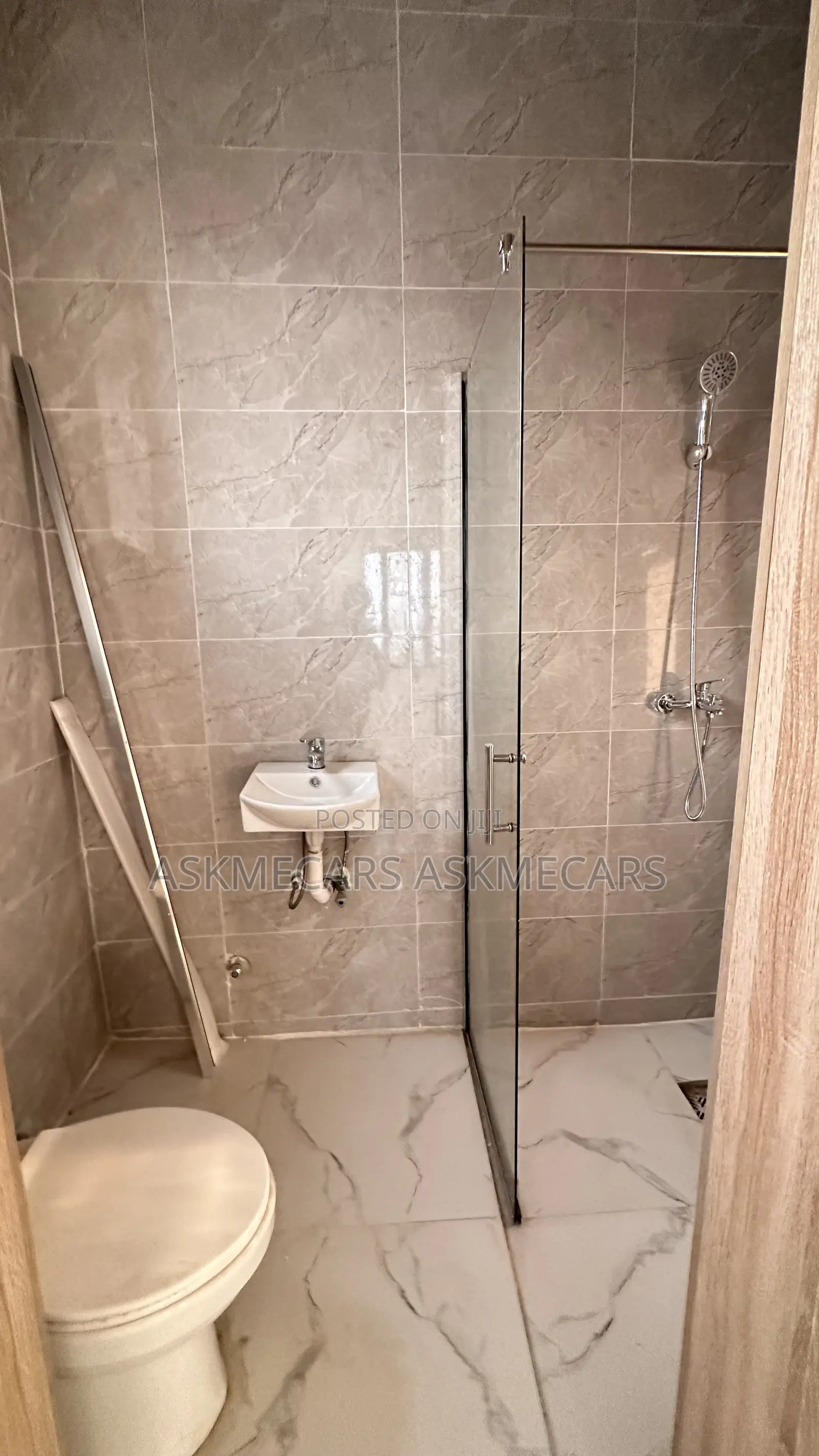 4bdrm Duplex in Abrahim Adesanya, Ajah for rent in Ajah