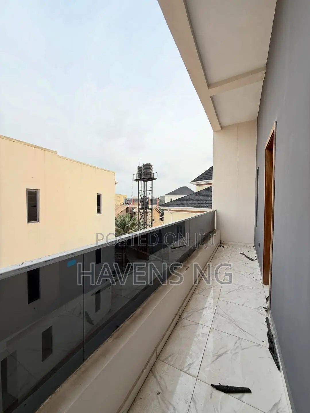 4bdrm Duplex in Chevron for sale in Chevron