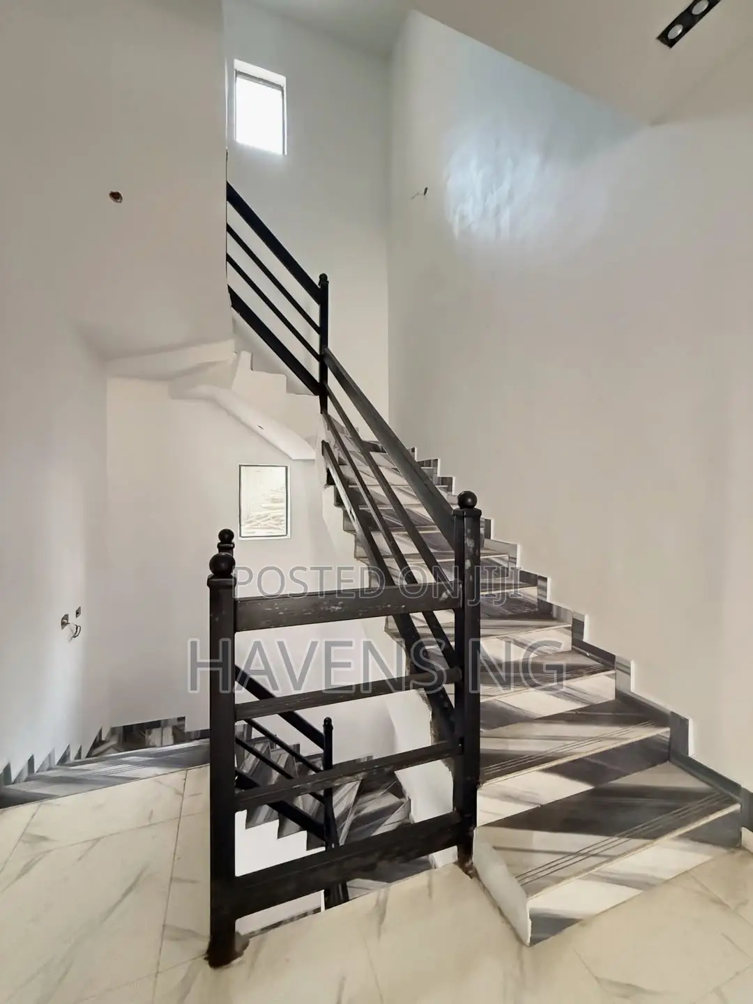 4bdrm Duplex in Chevron for sale in Chevron
