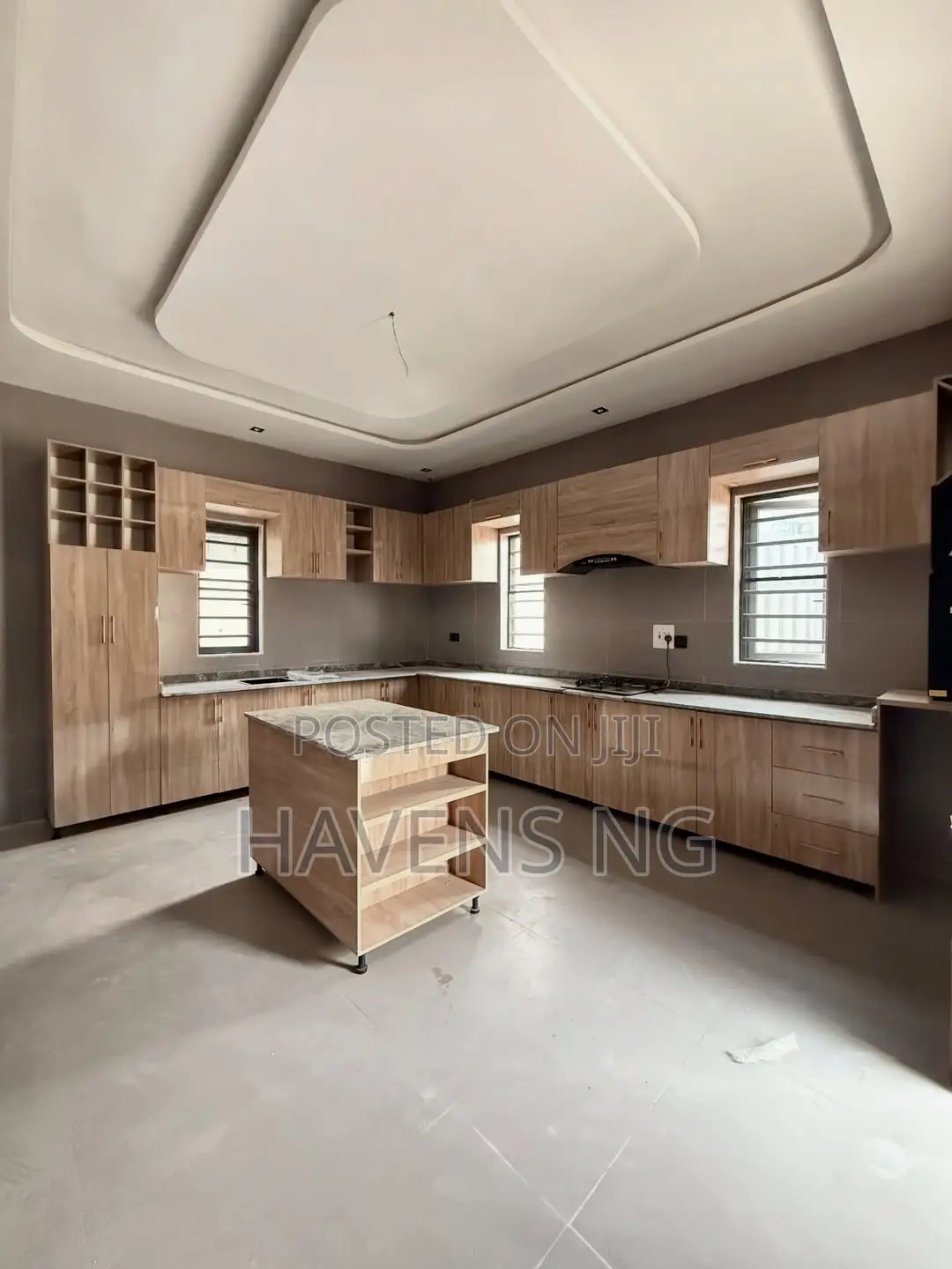 4bdrm Duplex in Chevron for sale in Chevron