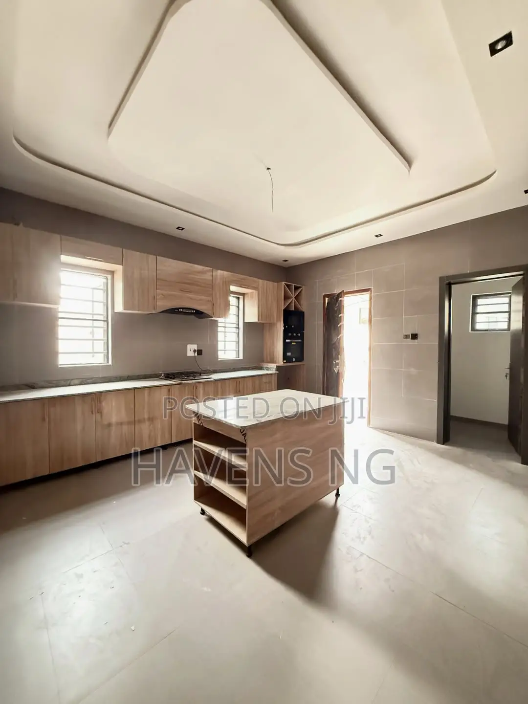 4bdrm Duplex in Chevron for sale in Chevron