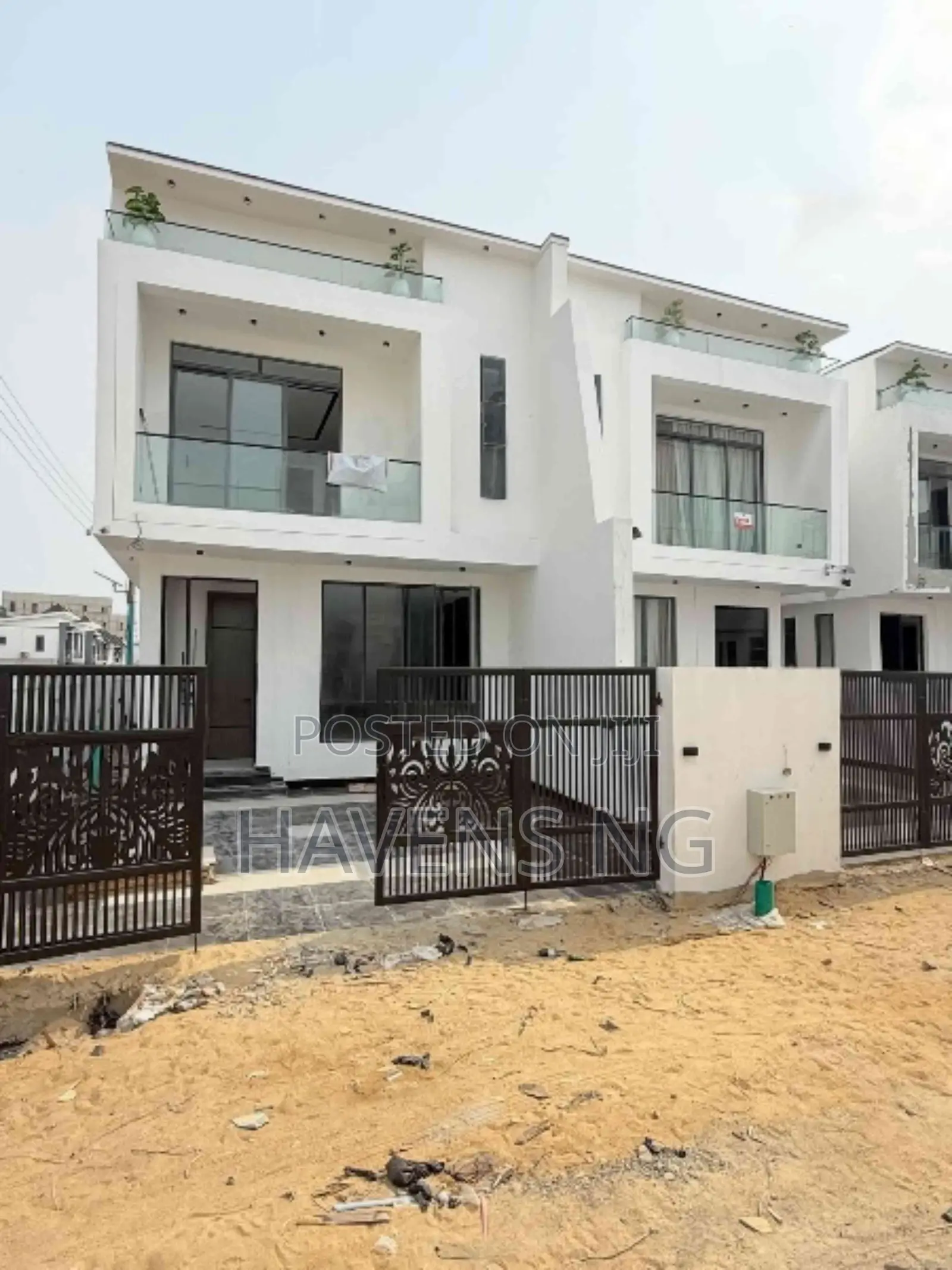 4bdrm Duplex in Chevron for sale in Chevron